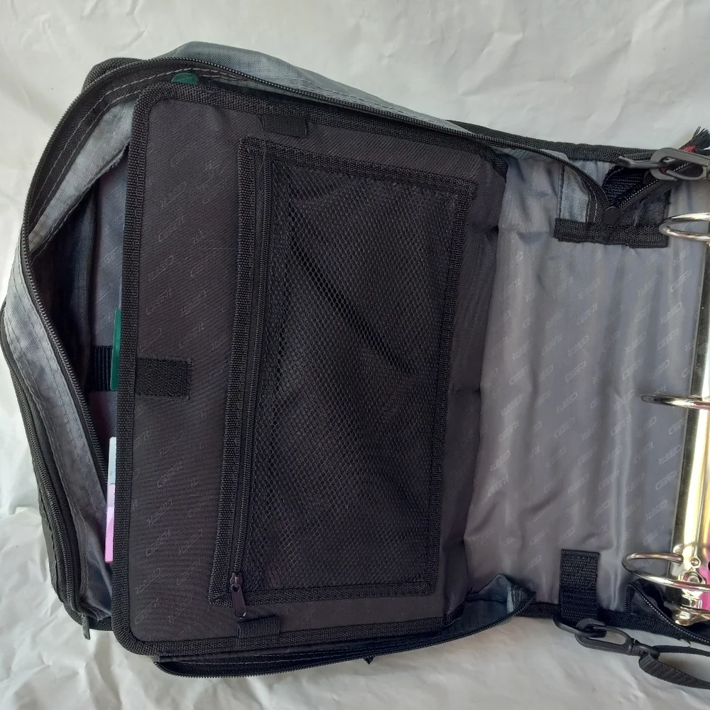 Case it 3 Ring Zipper Binder - Picture 7 of 13